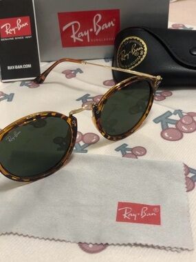 Tortoiseshell Frame Sunglasses with Gold Temples and Black Lenses